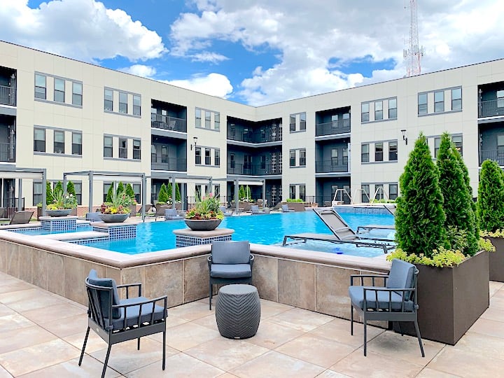 Outdoor Plantscape at Railyard Apartments