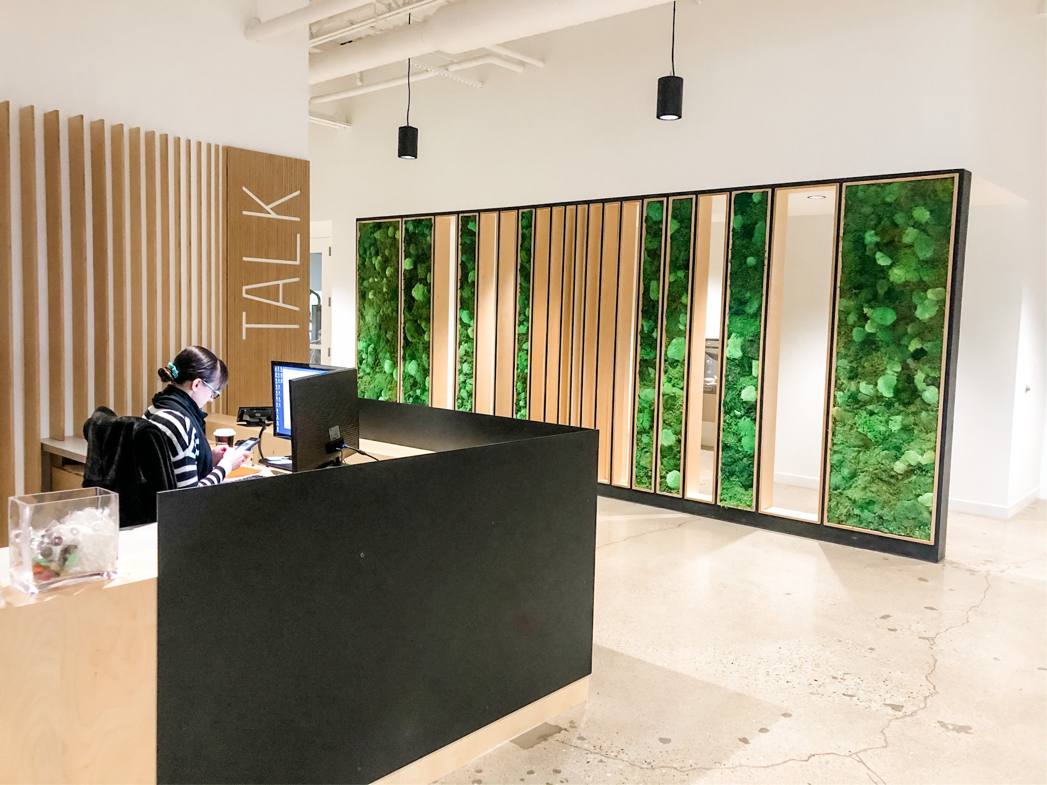Moss Wall Design Amenity Area Lakefront Office Space near Indianapolis, Indiana