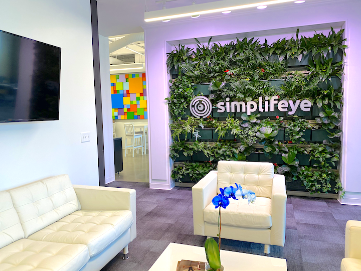 Simplifeye - Living Wall with Logo